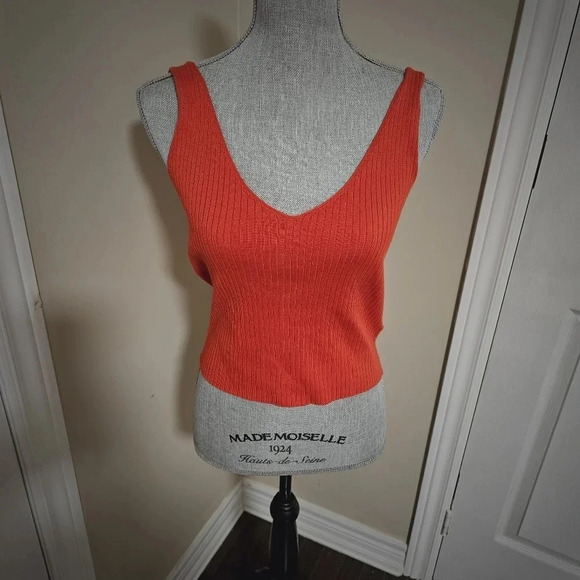 H&M V neck Top  Knit Short Carrot Size M - Picture 2 of 5